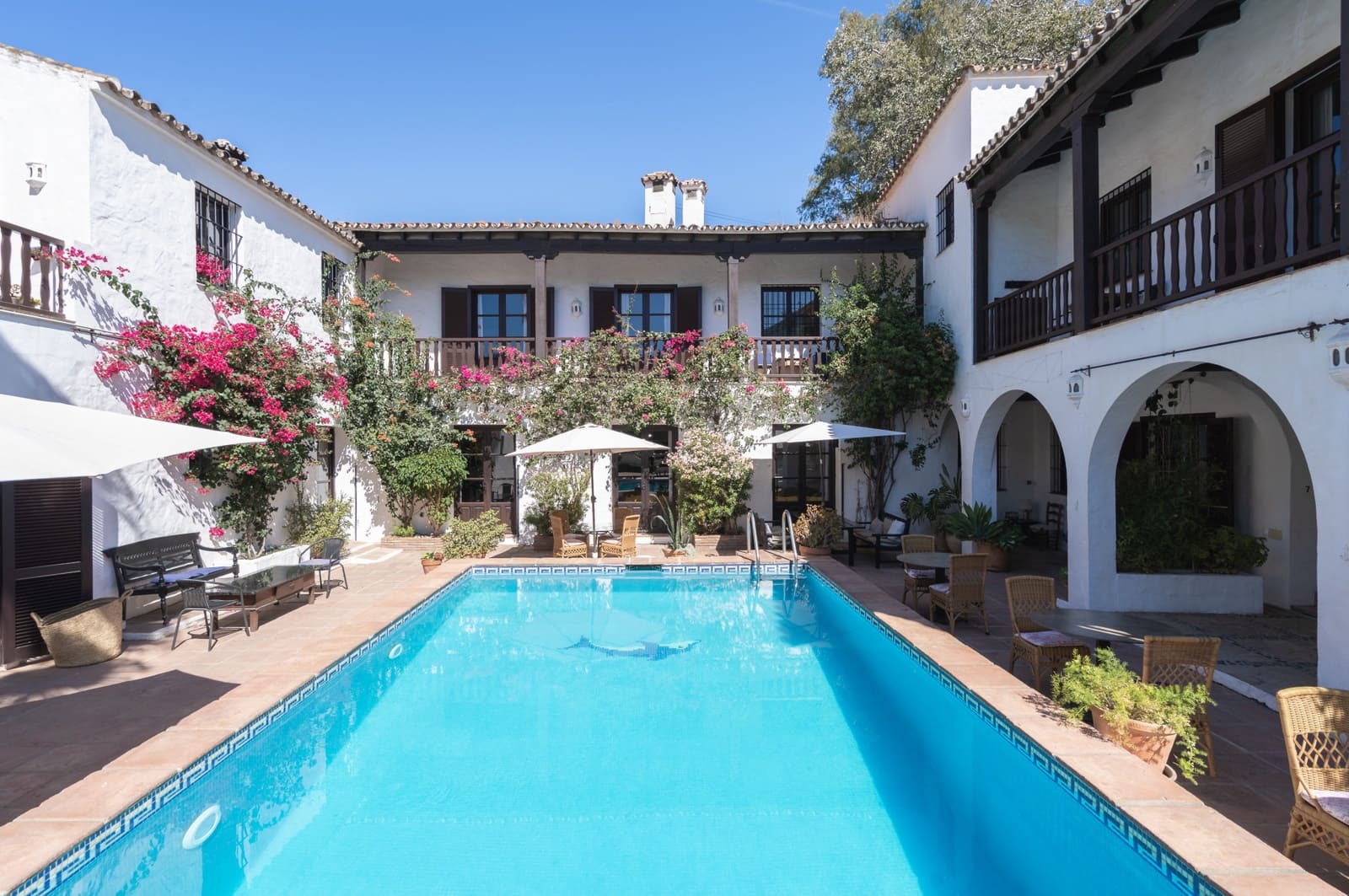 9 slaapkamer Finca/Landhuis te koop in Estepona met zwembad - € 2.700.000 (Ref: 10119040)