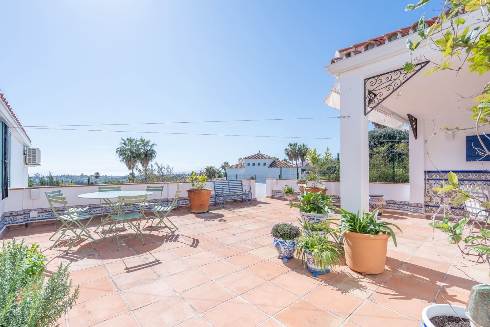 4 makuuhuone Huvila myytävänä paikassa Estepona mukana uima-altaan 
autotalli - 1 295 000 € (Ref: 10119041)