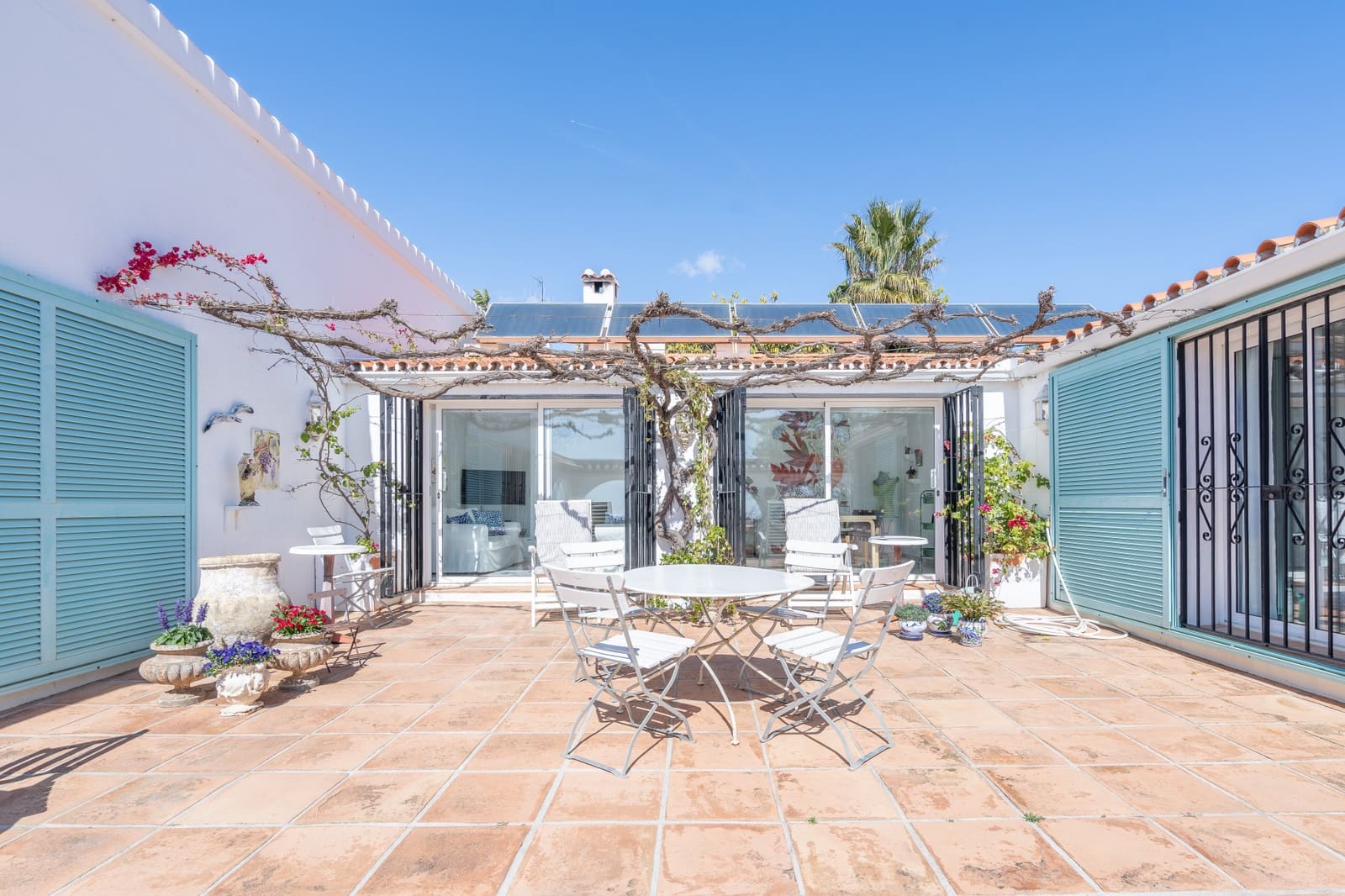 4 makuuhuone Huvila myytävänä paikassa Estepona mukana uima-altaan 
autotalli - 1 295 000 € (Ref: 10119041)