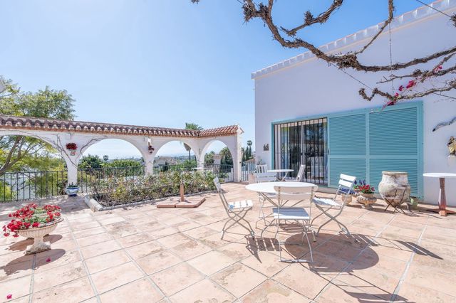 4 chambre Villa/Maison à vendre à Estepona avec piscine garage - 1 295 000 € (Ref: 10119041)