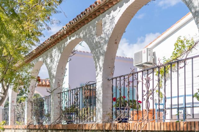 4 chambre Villa/Maison à vendre à Estepona avec piscine garage - 1 295 000 € (Ref: 10119041)