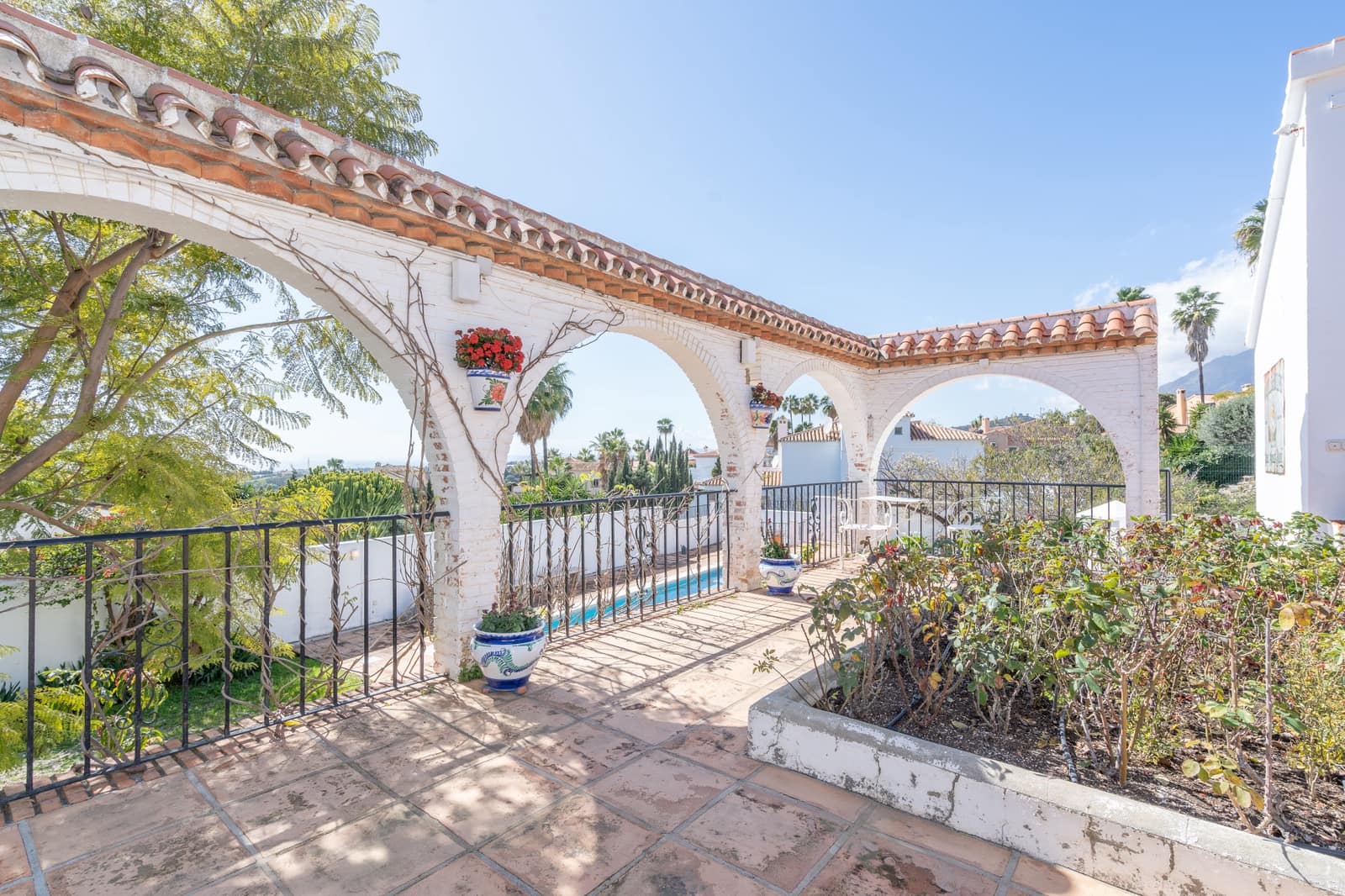 4 makuuhuone Huvila myytävänä paikassa Estepona mukana uima-altaan 
autotalli - 1 295 000 € (Ref: 10119041)