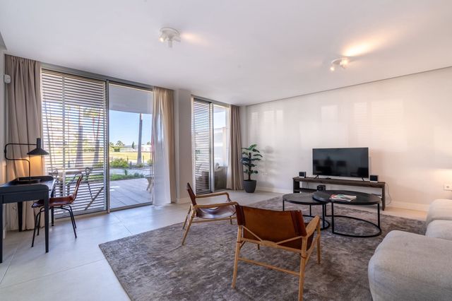 Apartamento de 3 habitaciones en Estepona en venta con piscina garaje - 895.000 € (Ref: 10119045)