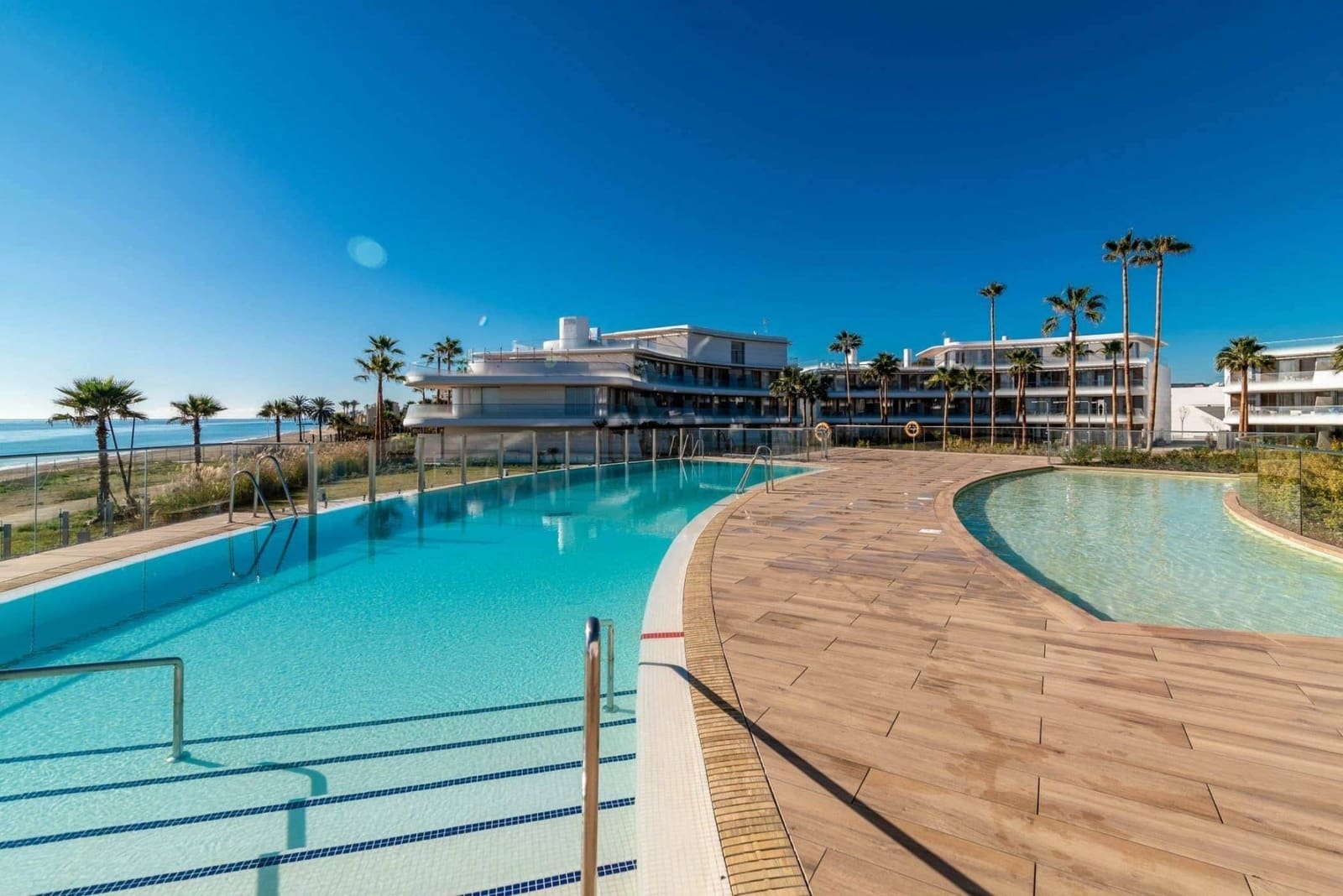 3 bedroom Apartment for sale in Estepona with pool garage - € 895,000 (Ref: 10119045)