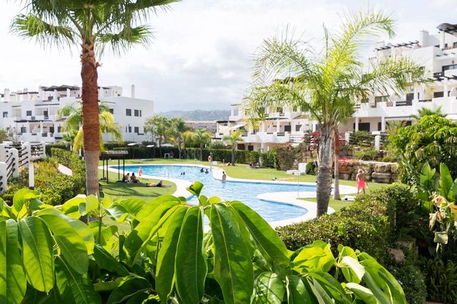 2 quarto Apartamento para venda em Estepona com piscina garagem - 439 000 € (Ref: 10119047)