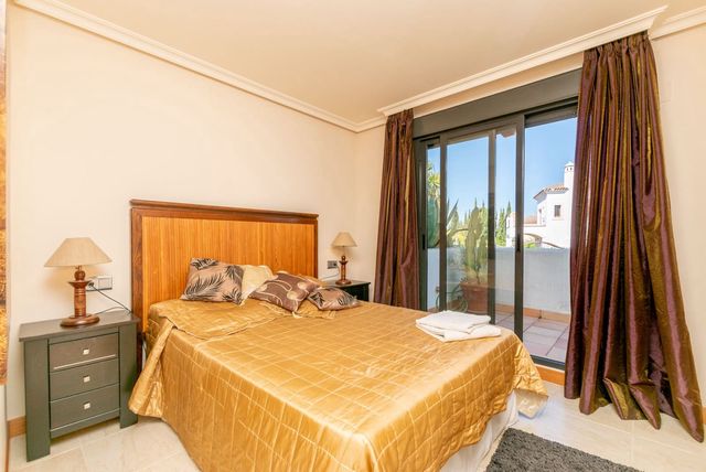 2 quarto Apartamento para venda em Estepona com piscina garagem - 439 000 € (Ref: 10119047)