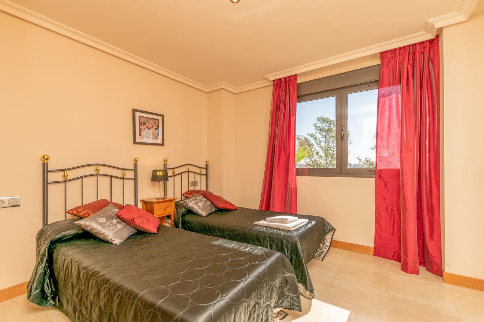 2 quarto Apartamento para venda em Estepona com piscina garagem - 439 000 € (Ref: 10119047)
