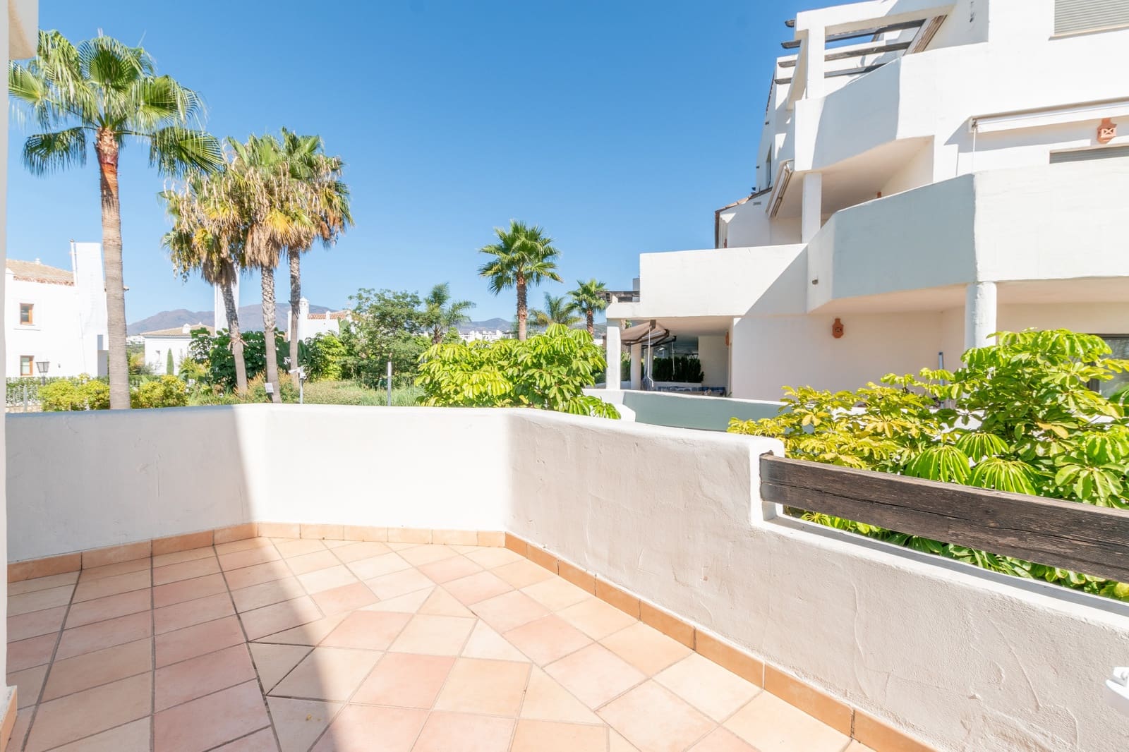 2 quarto Apartamento para venda em Estepona com piscina garagem - 439 000 € (Ref: 10119047)