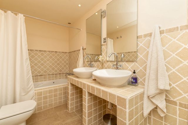 2 quarto Apartamento para venda em Estepona com piscina garagem - 439 000 € (Ref: 10119047)