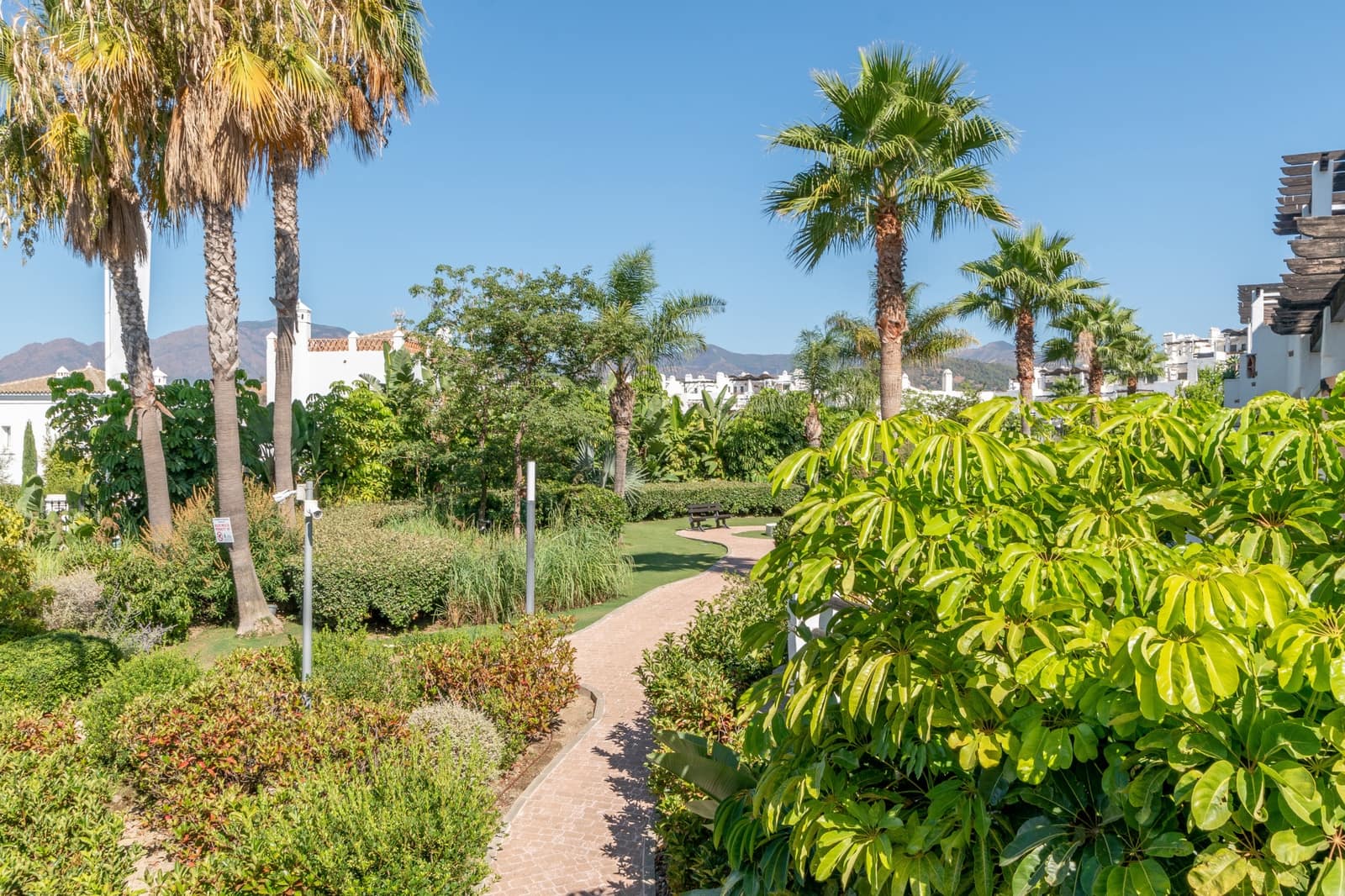 2 quarto Apartamento para venda em Estepona com piscina garagem - 439 000 € (Ref: 10119047)