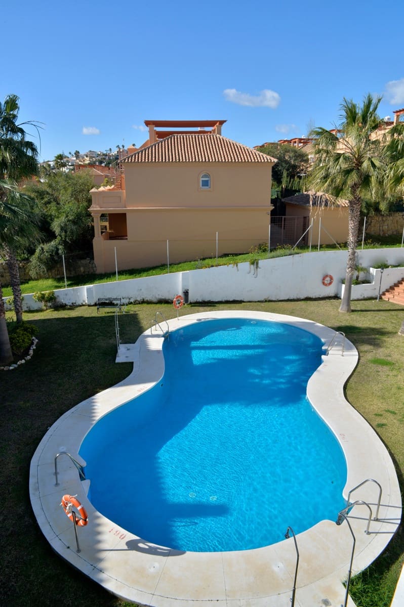 2 quarto Penthouse para venda em Estepona com piscina garagem - 298 000 € (Ref: 10119048)