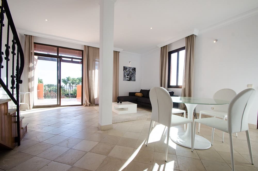 2 bedroom Penthouse for sale in El Paraiso with pool garage - € 550,000 (Ref: 10119052)