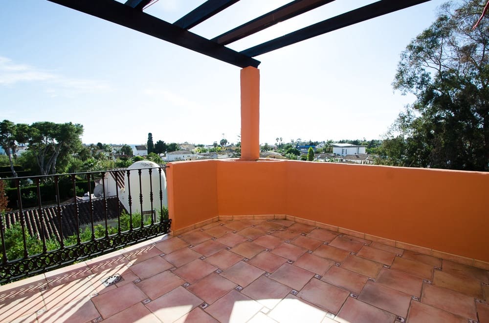 2 bedroom Penthouse for sale in El Paraiso with pool garage - € 550,000 (Ref: 10119052)
