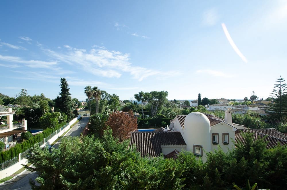 2 bedroom Penthouse for sale in El Paraiso with pool garage - € 550,000 (Ref: 10119052)