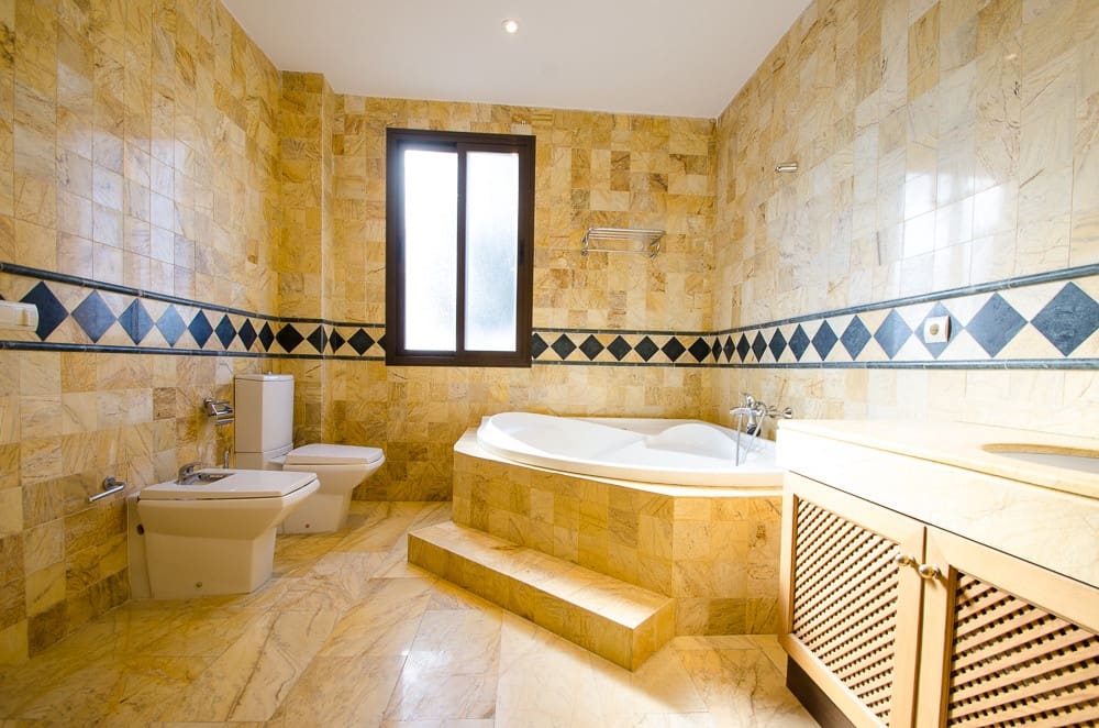 2 bedroom Penthouse for sale in El Paraiso with pool garage - € 550,000 (Ref: 10119052)