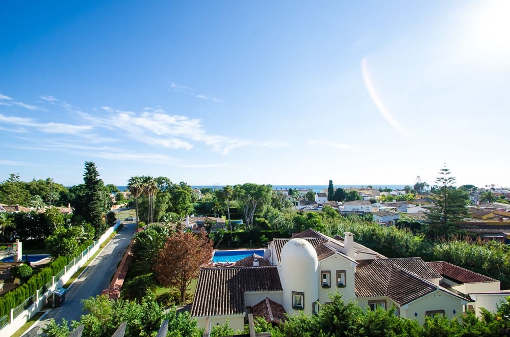 2 bedroom Penthouse for sale in El Paraiso with pool garage - € 550,000 (Ref: 10119052)