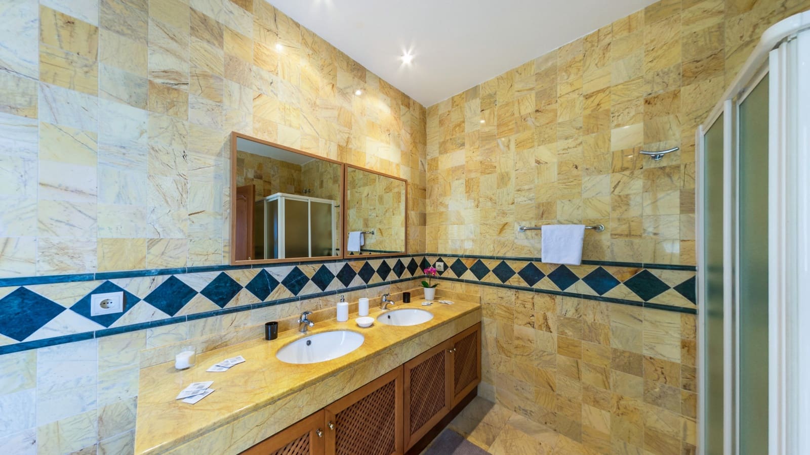 2 bedroom Penthouse for sale in El Paraiso with pool garage - € 550,000 (Ref: 10119052)