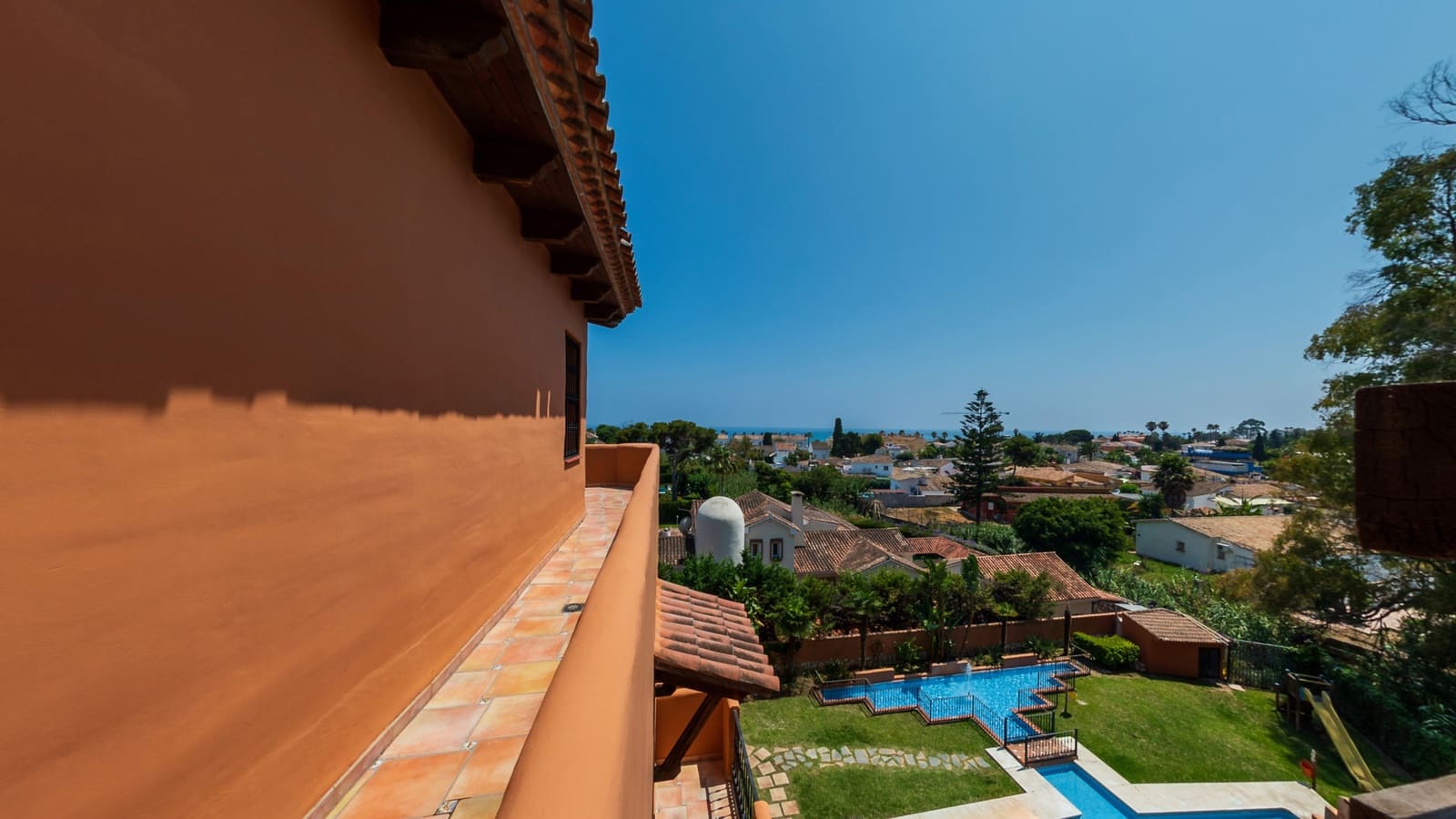 2 bedroom Penthouse for sale in El Paraiso with pool garage - € 550,000 (Ref: 10119052)