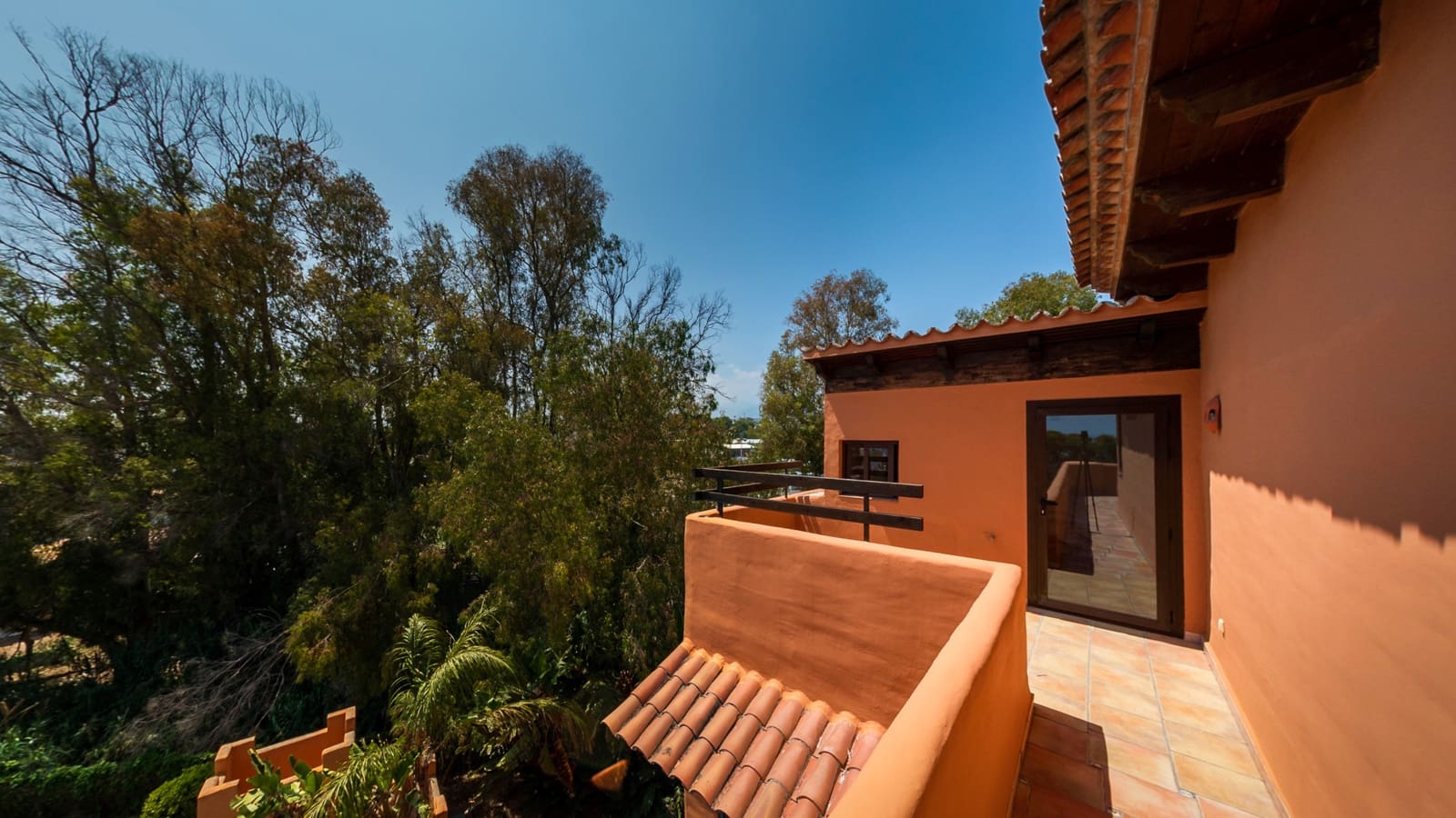 2 bedroom Penthouse for sale in El Paraiso with pool garage - € 550,000 (Ref: 10119052)