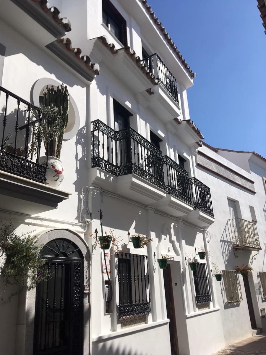 4 bedroom Townhouse for sale in Estepona with pool - € 1,500,000 (Ref: 10119054)