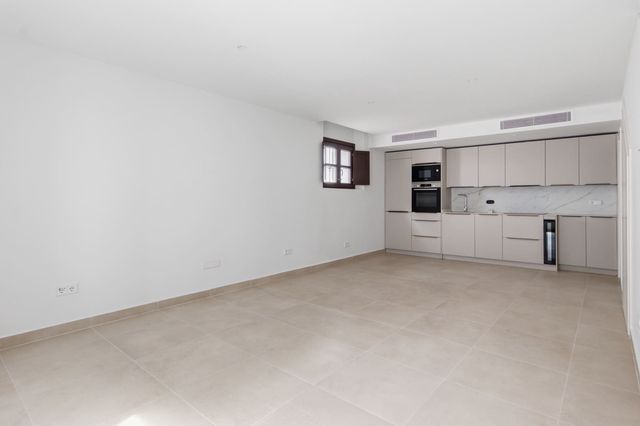 2 bedroom Townhouse for sale in Estepona - € 650,000 (Ref: 10119058)