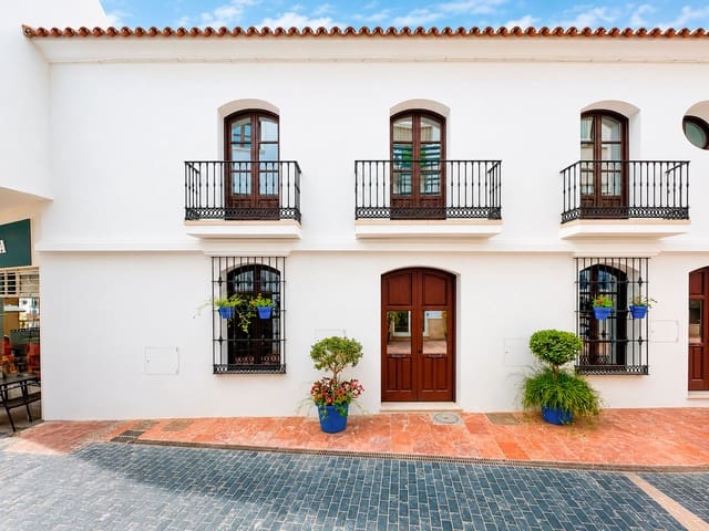 3 chambre Maison de Ville à vendre à Estepona - 850 000 € (Ref: 10119059)