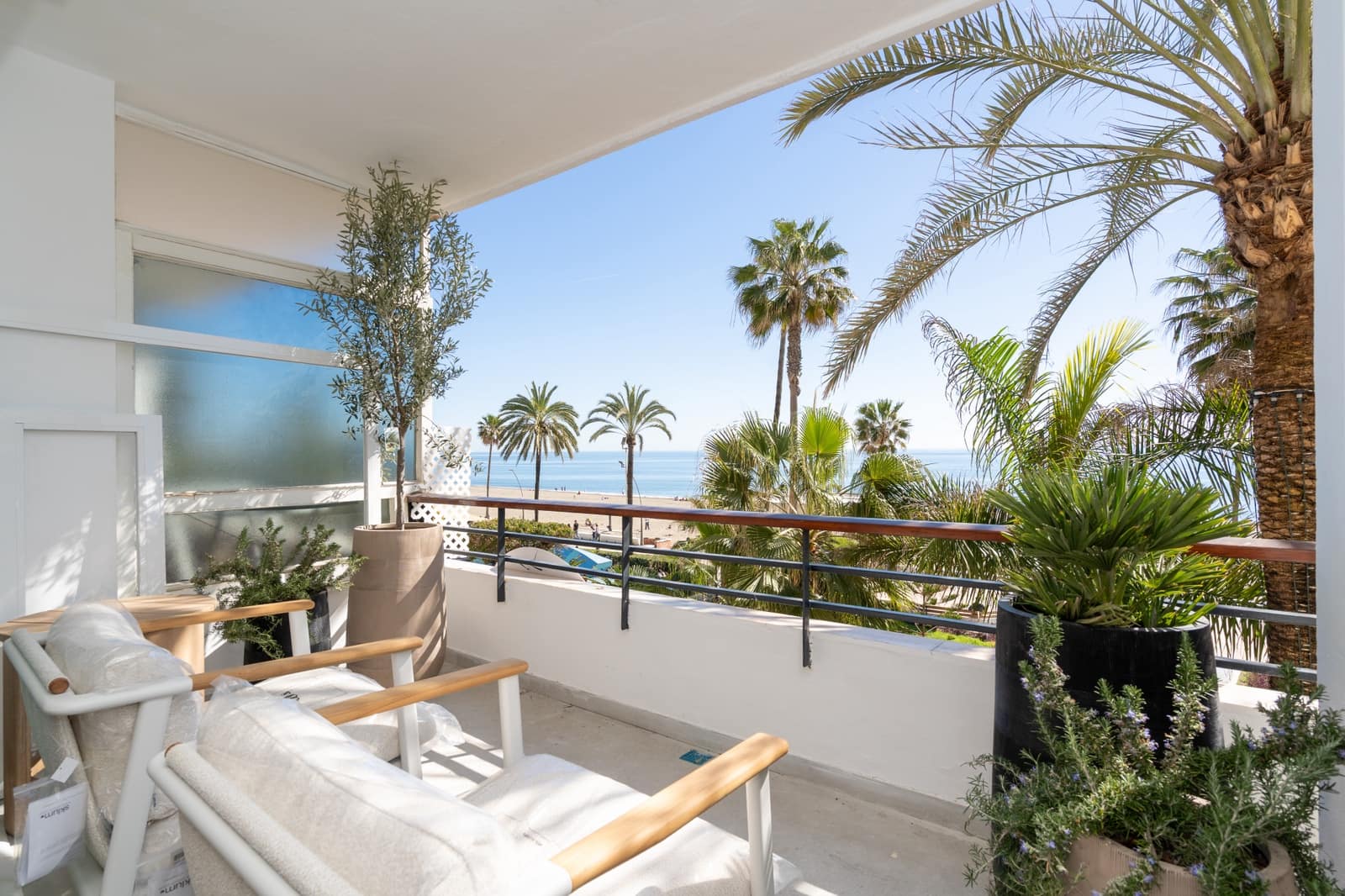 2 bedroom Apartment for sale in Estepona - € 870,000 (Ref: 10119061)