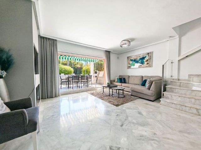 4 sypialnia Dom na sprzedaż w Marbella z basenem garażem - 675 000 € (Ref: 10119062)