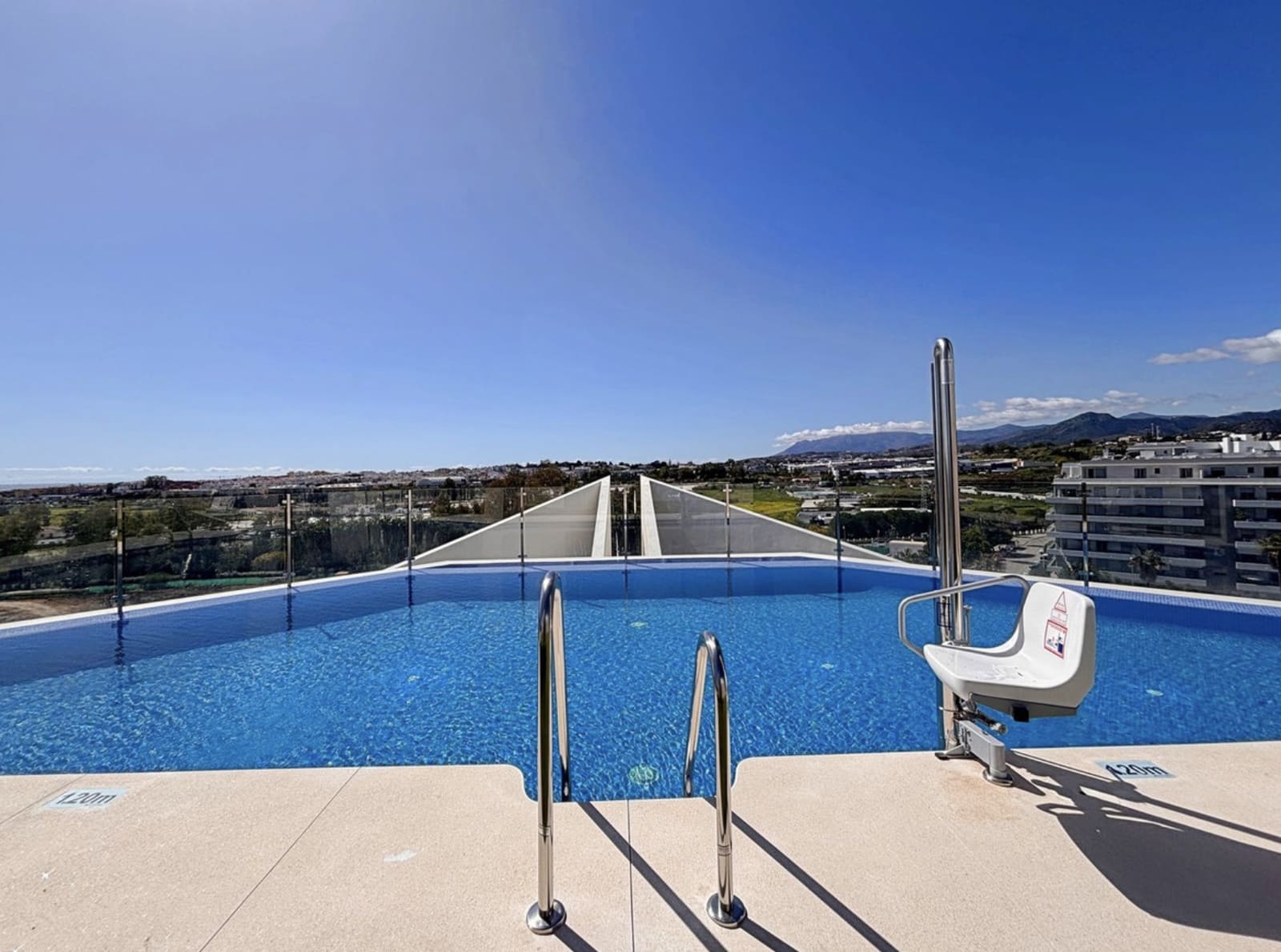 3 quarto Apartamento para venda em Nueva Andalucia com piscina garagem - 500 000 € (Ref: 10124259)