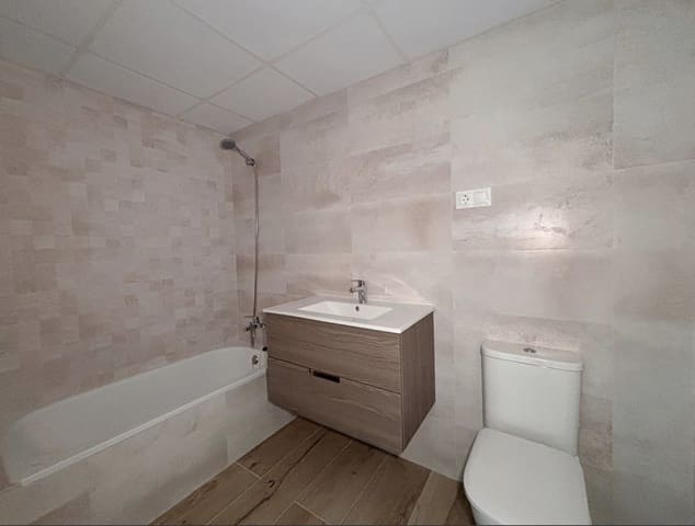 3 quarto Apartamento para venda em Nueva Andalucia, Marbella com piscina garagem - 500 000 € (Ref: 10124259)