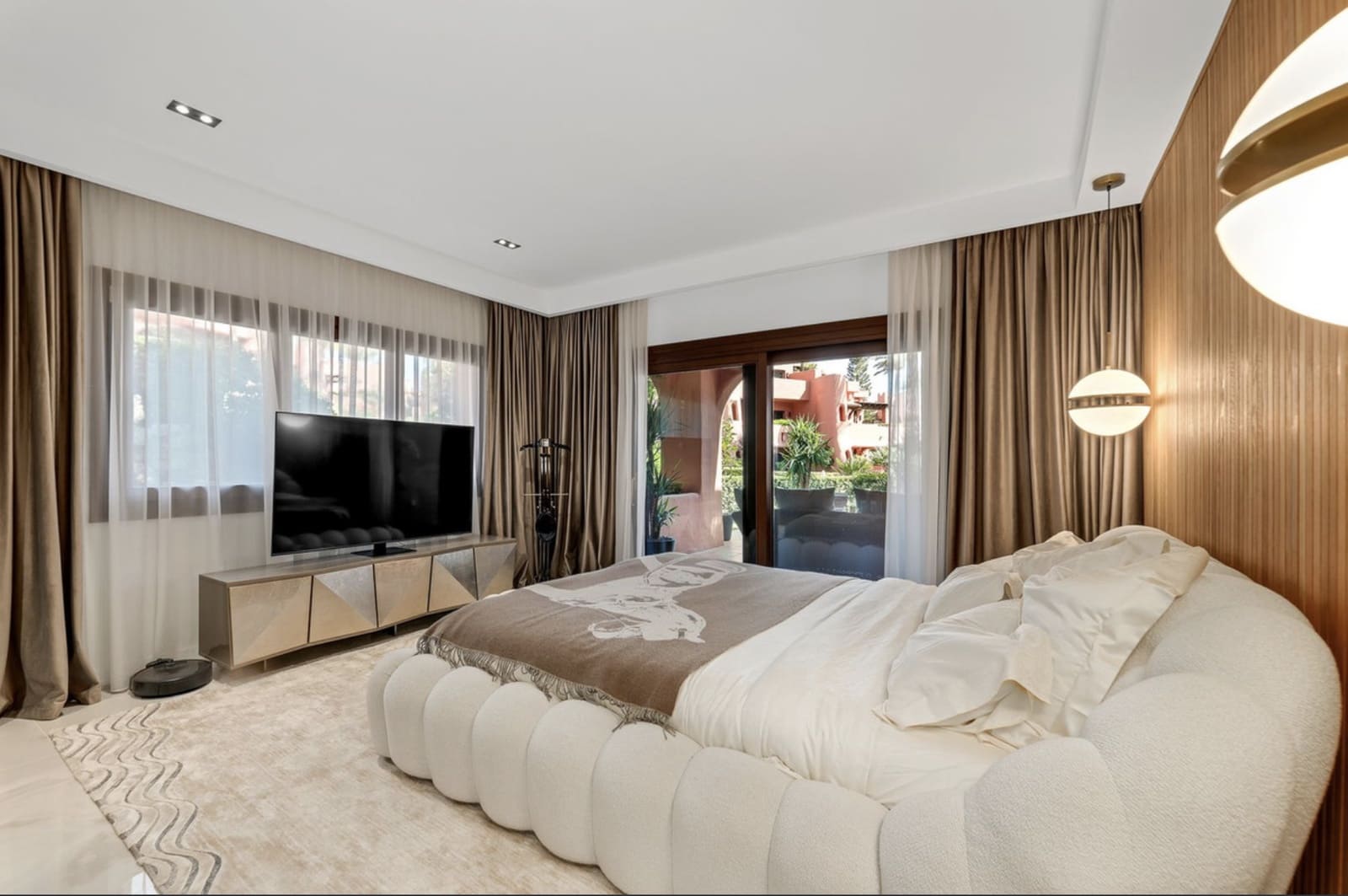 3 bedroom Apartment for sale in Guadalmansa with pool garage - € 2,300,000 (Ref: 10124263)