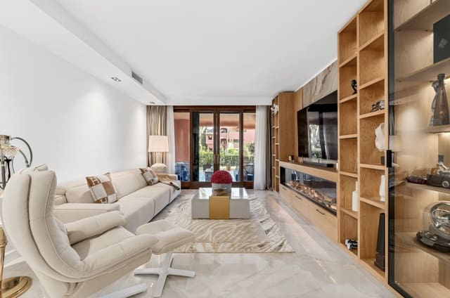 Apartamento de 3 habitaciones en Guadalmansa, Estepona en venta con piscina garaje - 2.300.000 € (Ref: 10124263)