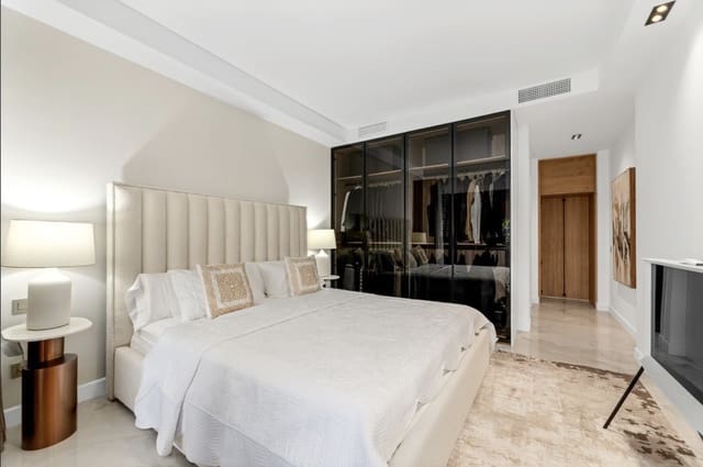 Apartamento de 3 habitaciones en Guadalmansa, Estepona en venta con piscina garaje - 2.300.000 € (Ref: 10124263)