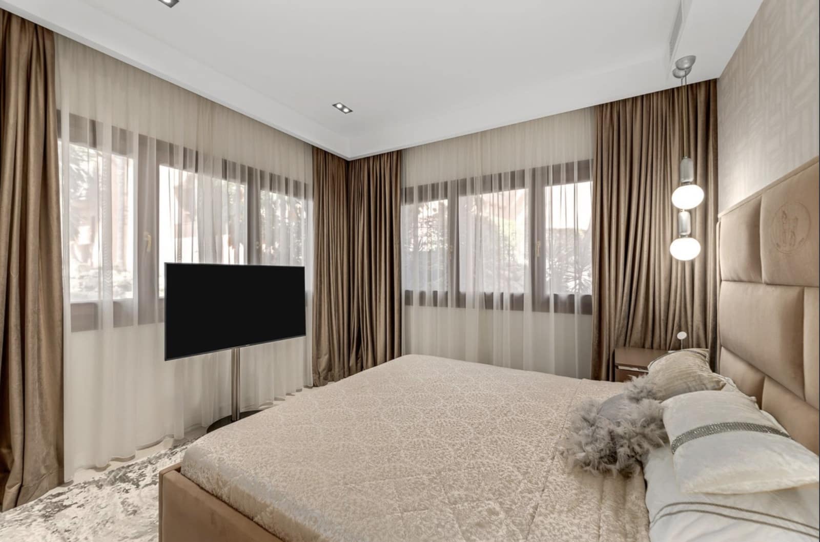 3 bedroom Apartment for sale in Guadalmansa with pool garage - € 2,300,000 (Ref: 10124263)