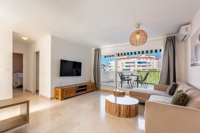 Ático de 2 habitaciones en Rodeo Alto - Guadaiza - La Campana, Marbella en venta con piscina - 450.000 € (Ref: 10124264)