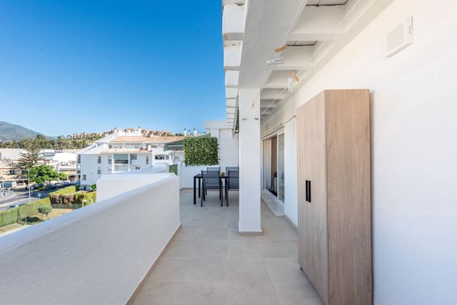 Ático de 2 habitaciones en Rodeo Alto - Guadaiza - La Campana, Marbella en venta con piscina - 450.000 € (Ref: 10124264)