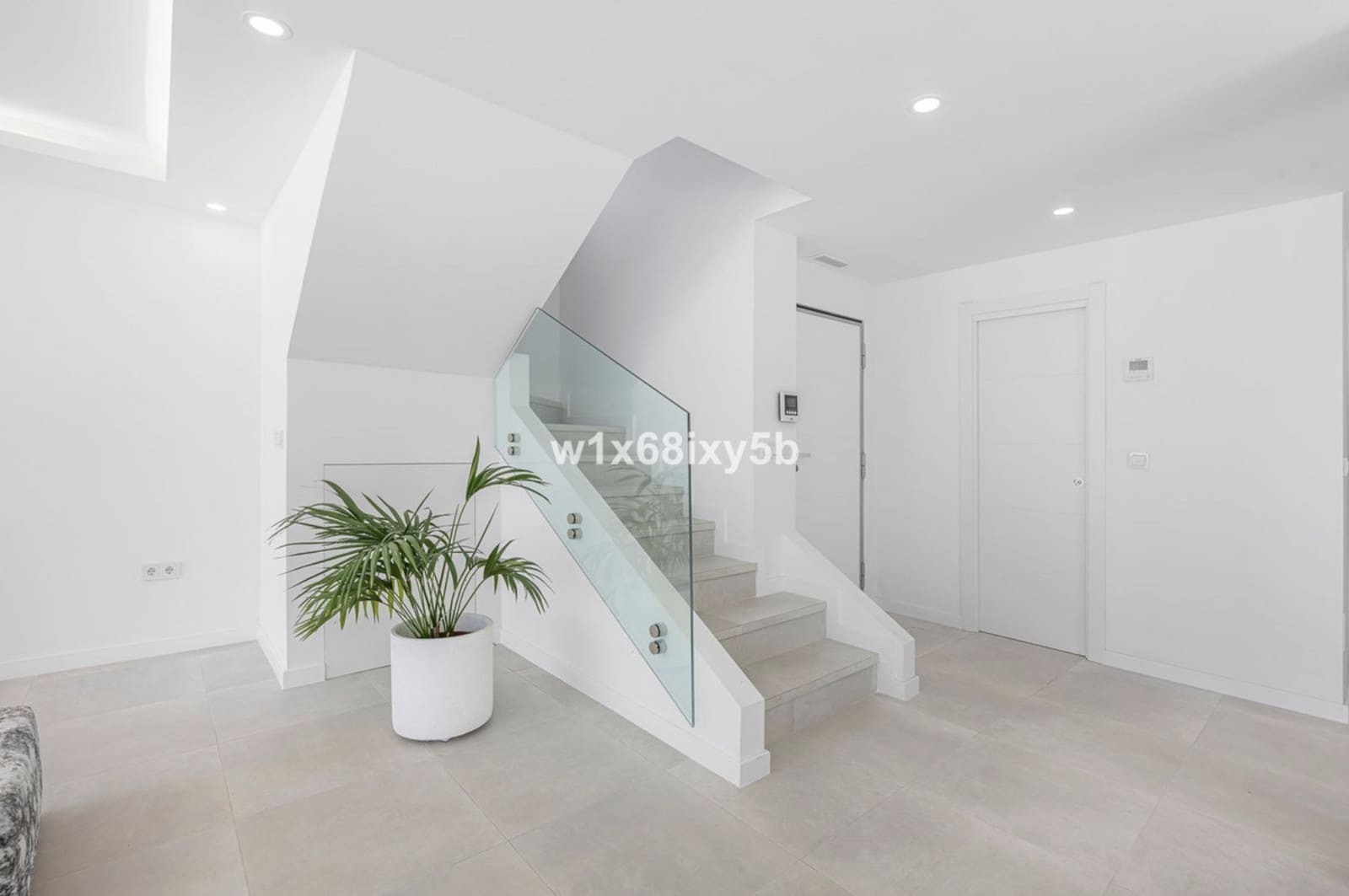 3 slaapkamer Villa te koop in Nueva Andalucia met zwembad - € 1.144.500 (Ref: 10129020)
