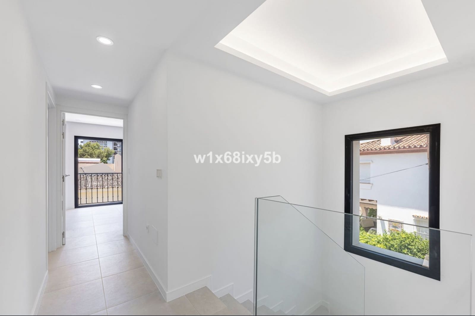 3 slaapkamer Villa te koop in Nueva Andalucia met zwembad - € 1.144.500 (Ref: 10129020)