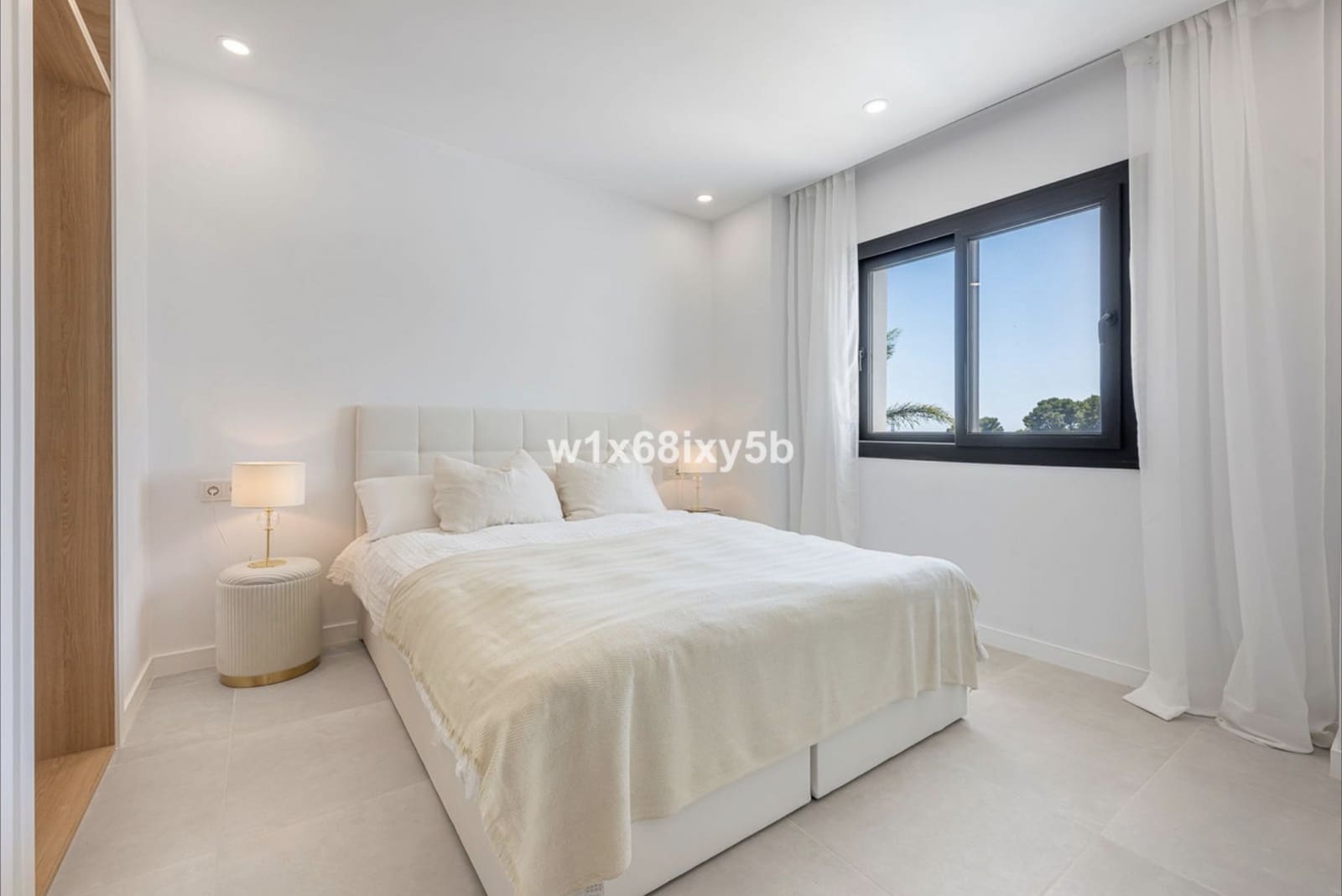 3 slaapkamer Villa te koop in Nueva Andalucia met zwembad - € 1.144.500 (Ref: 10129020)