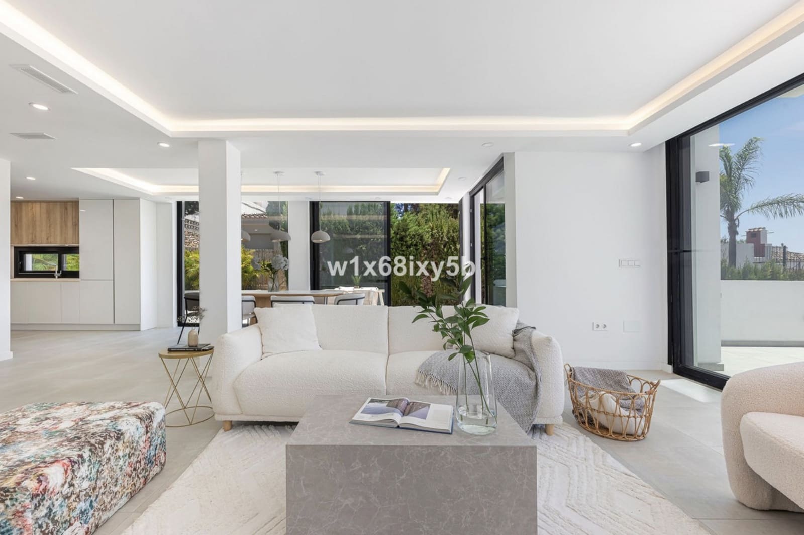 3 slaapkamer Villa te koop in Nueva Andalucia met zwembad - € 1.144.500 (Ref: 10129020)
