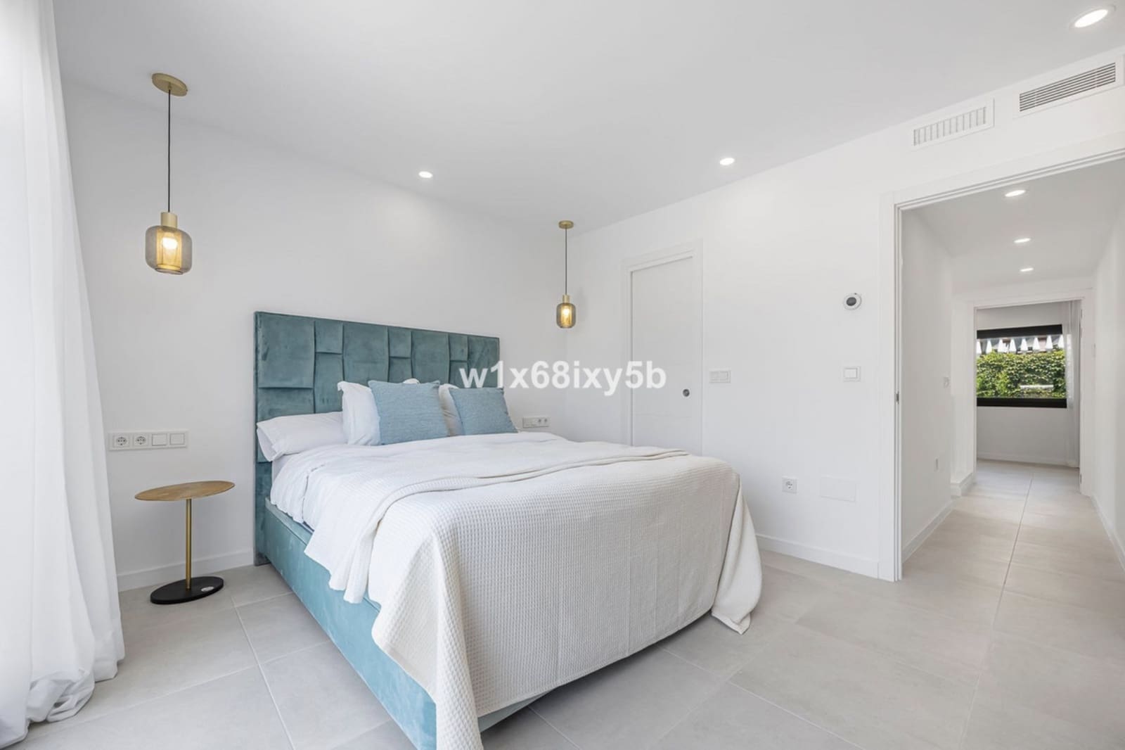 3 slaapkamer Villa te koop in Nueva Andalucia met zwembad - € 1.144.500 (Ref: 10129020)