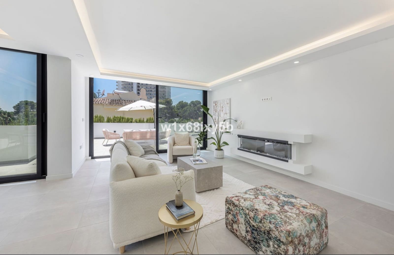 3 slaapkamer Villa te koop in Nueva Andalucia met zwembad - € 1.144.500 (Ref: 10129020)