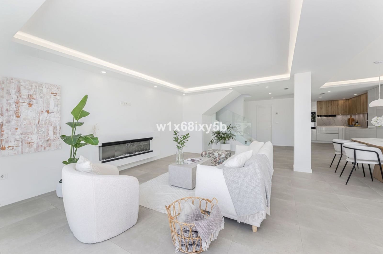 3 slaapkamer Villa te koop in Nueva Andalucia met zwembad - € 1.144.500 (Ref: 10129020)
