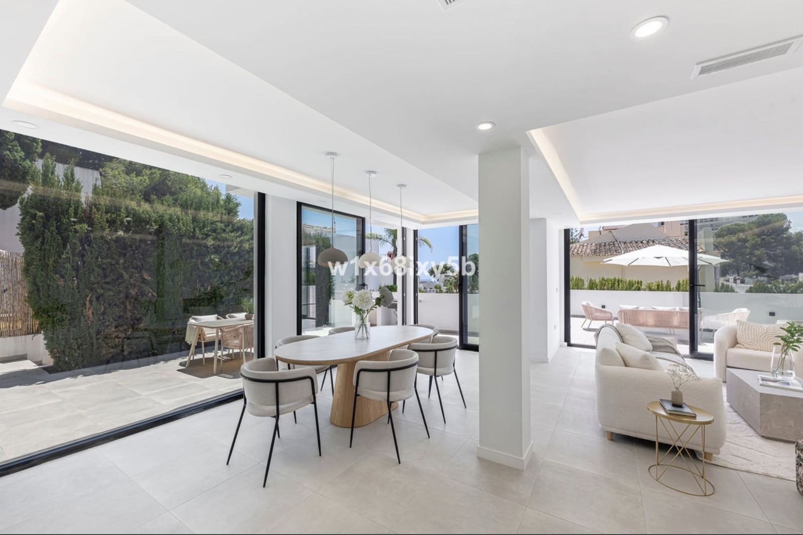 3 slaapkamer Villa te koop in Nueva Andalucia met zwembad - € 1.144.500 (Ref: 10129020)