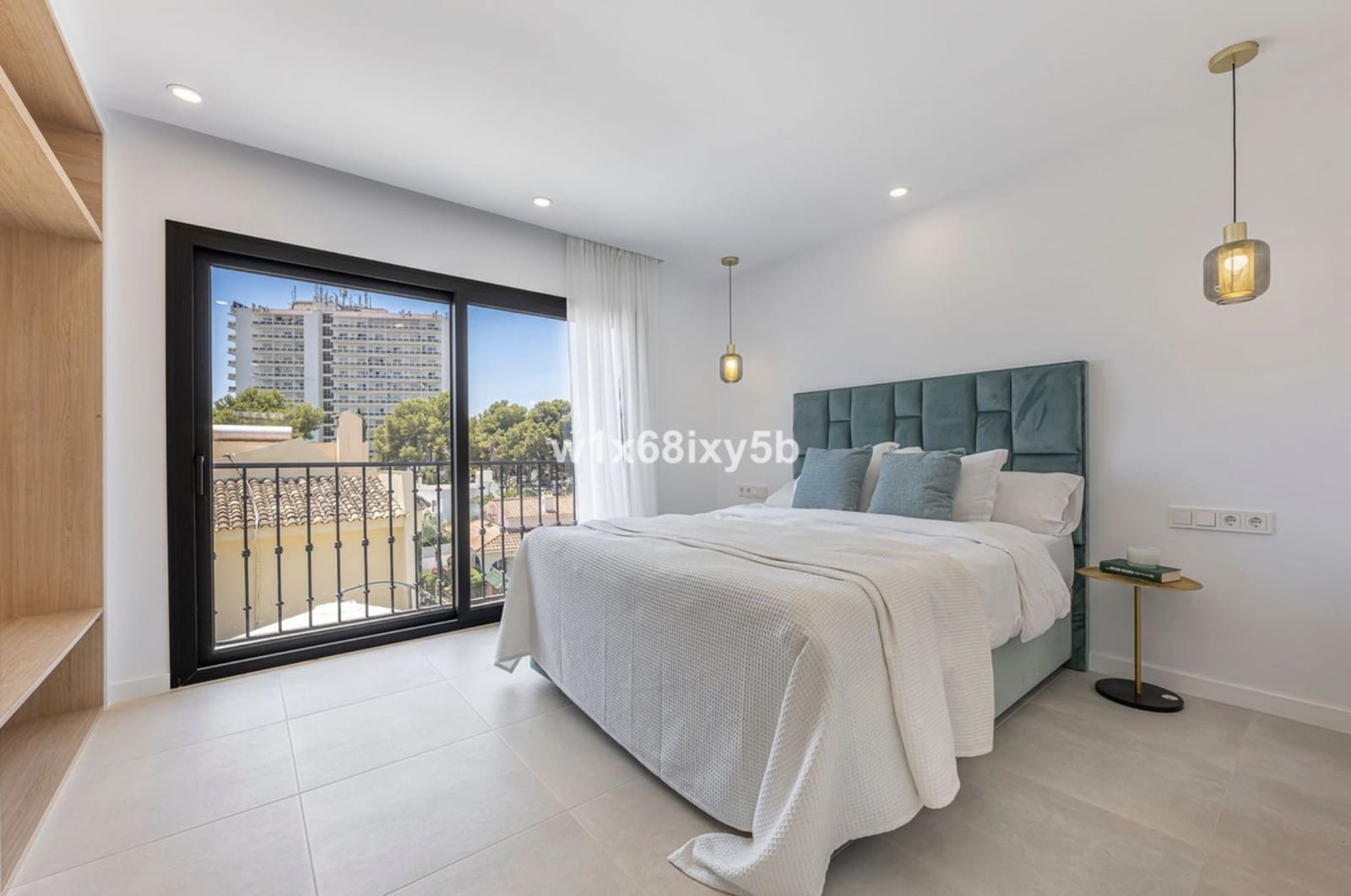 3 slaapkamer Villa te koop in Nueva Andalucia met zwembad - € 1.144.500 (Ref: 10129020)
