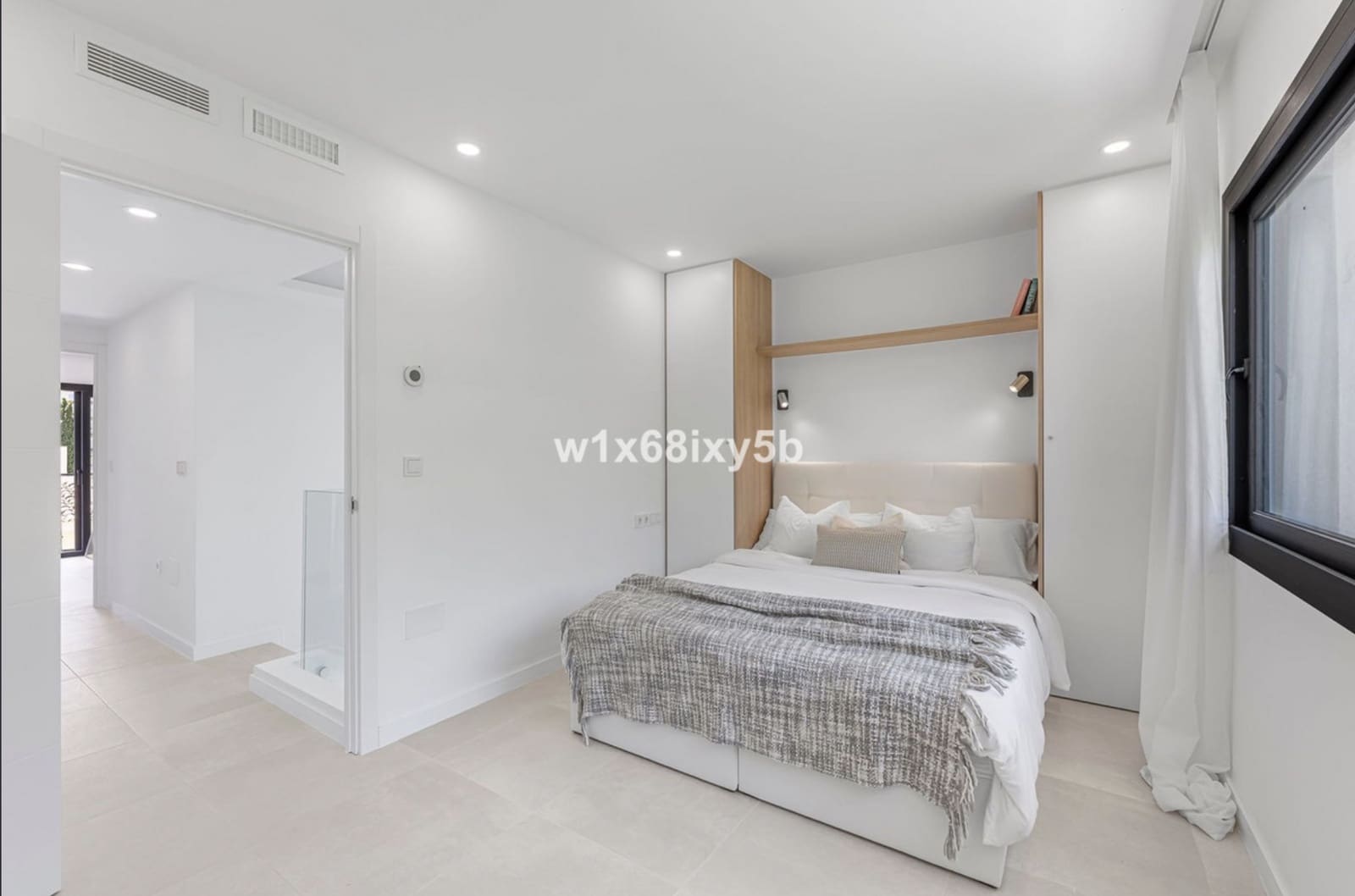 3 slaapkamer Villa te koop in Nueva Andalucia met zwembad - € 1.144.500 (Ref: 10129020)