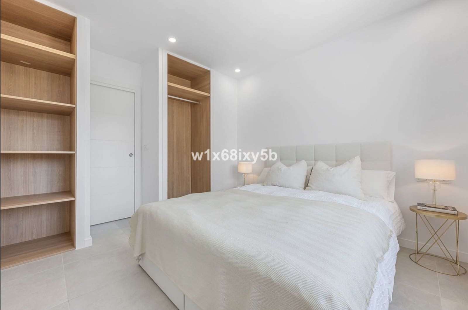 3 slaapkamer Villa te koop in Nueva Andalucia met zwembad - € 1.144.500 (Ref: 10129020)