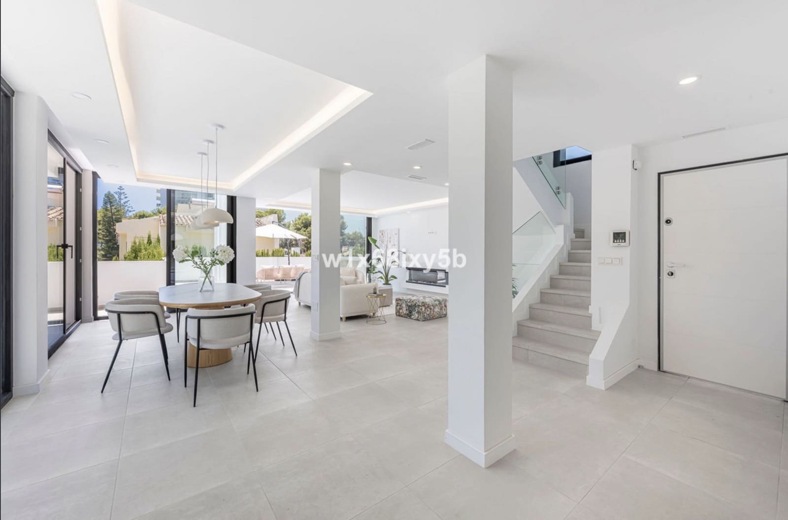 3 slaapkamer Villa te koop in Nueva Andalucia met zwembad - € 1.144.500 (Ref: 10129020)