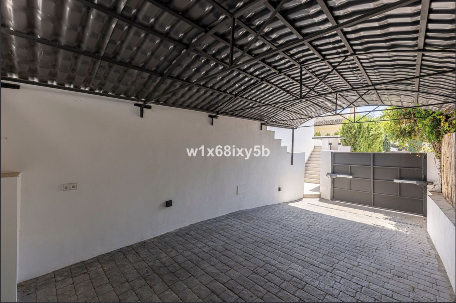 3 slaapkamer Villa te koop in Nueva Andalucia met zwembad - € 1.144.500 (Ref: 10129020)