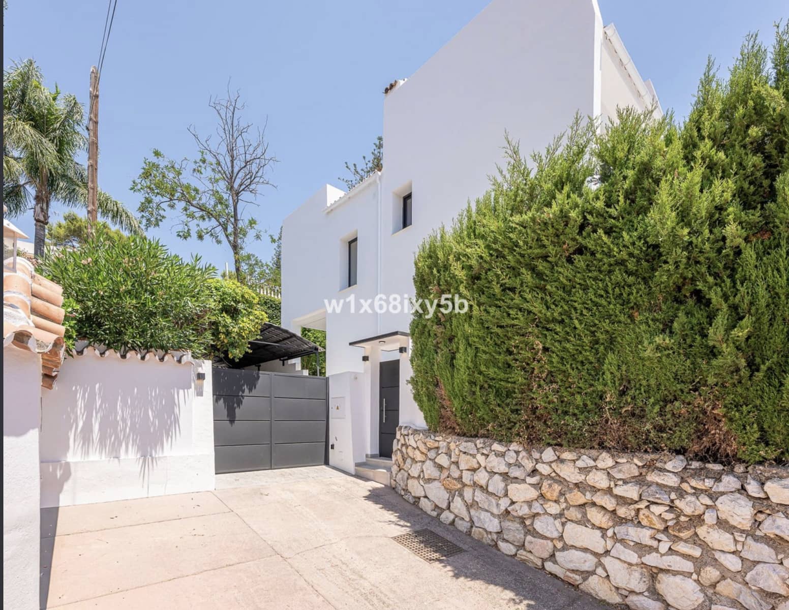3 slaapkamer Villa te koop in Nueva Andalucia met zwembad - € 1.144.500 (Ref: 10129020)